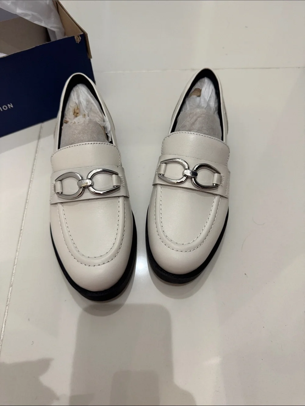 Rockport Cream Leather Loafers with Silver Buckle